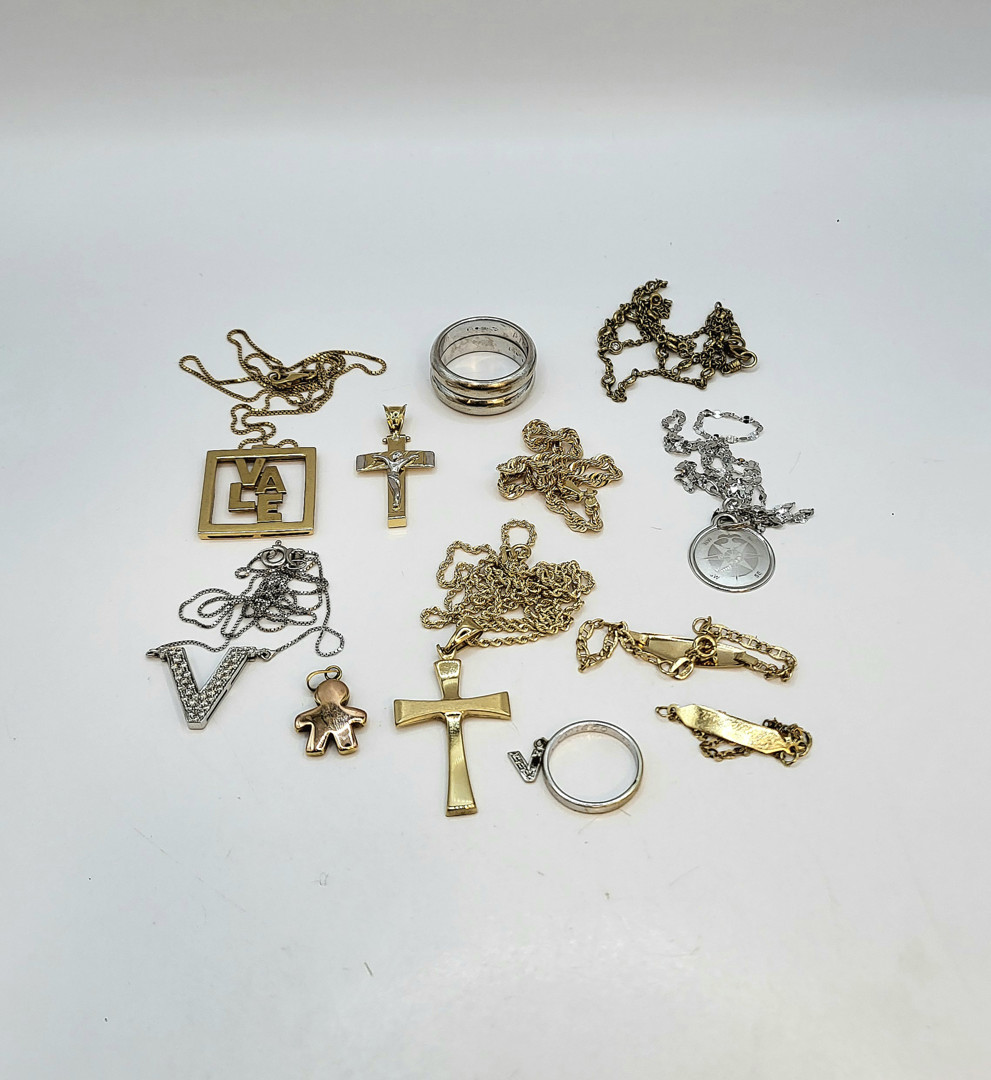 Vari oggetti oro pietre diamantini