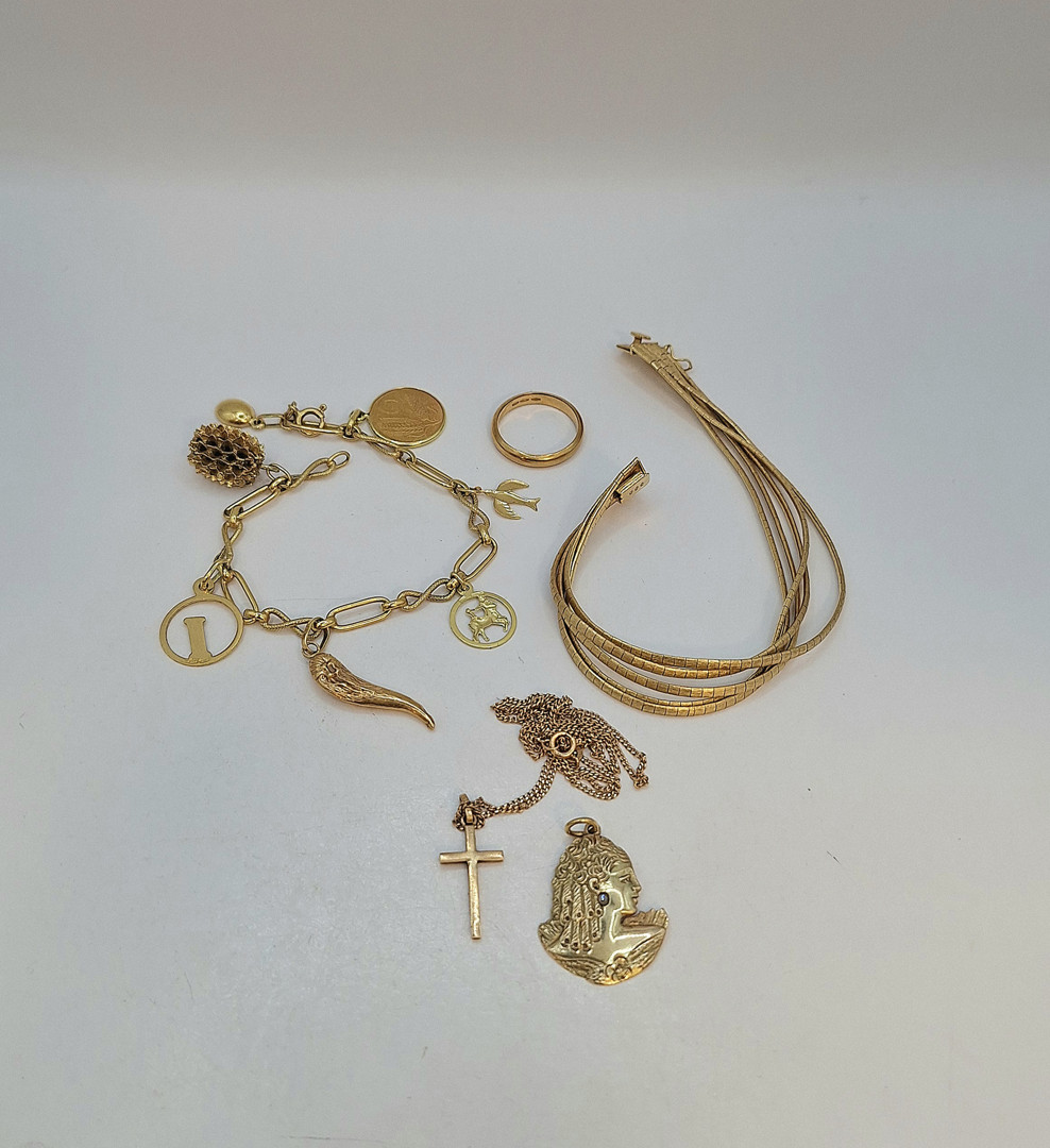 Vari oggetti oro diamantino