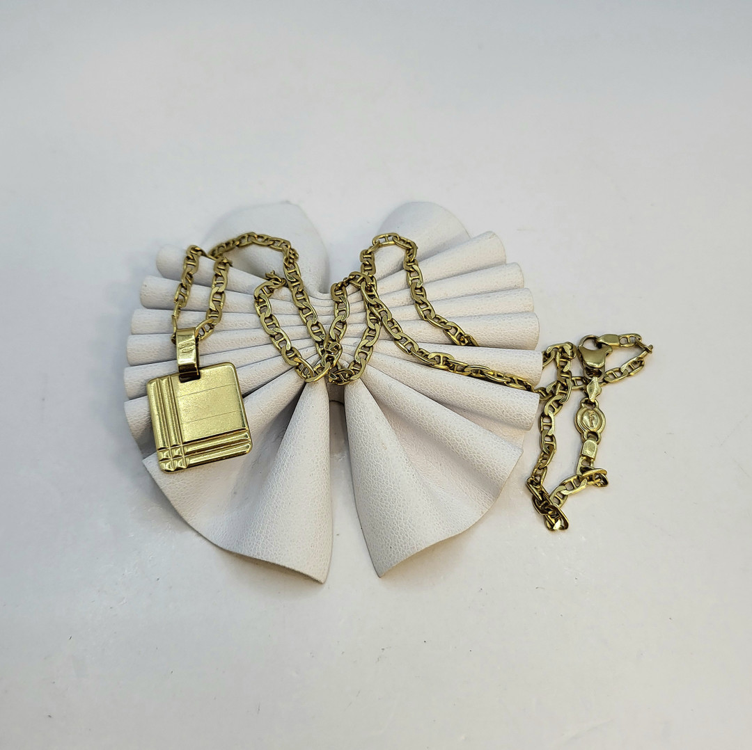 Collana e ciondolo oro