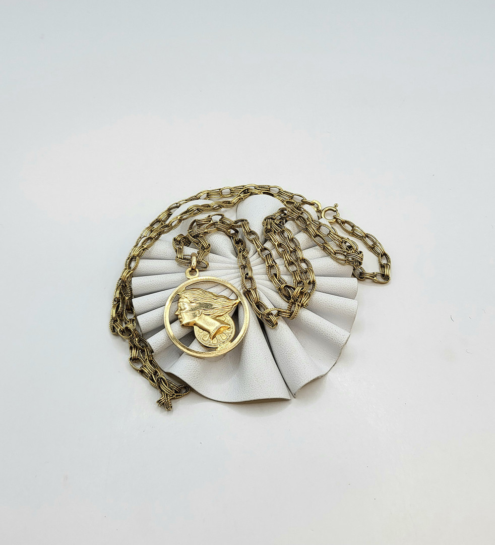 Collana e ciondolo oro