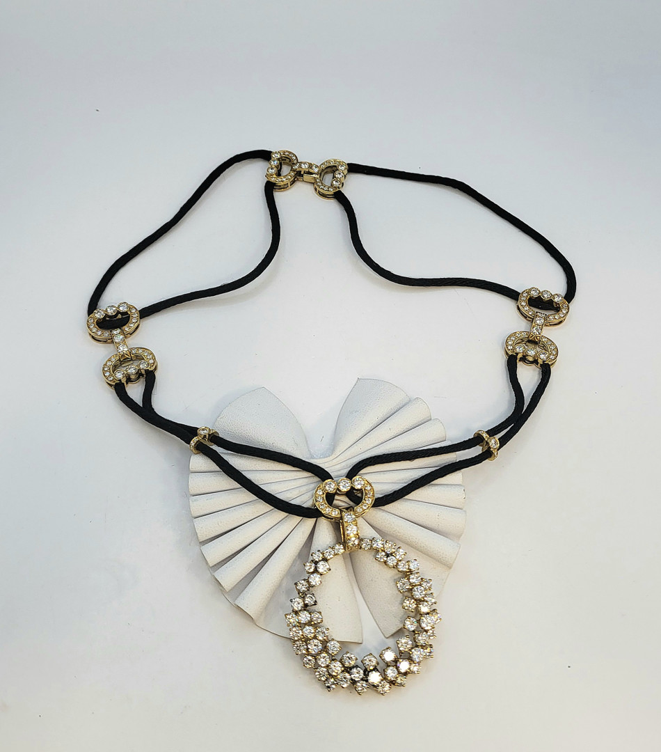 Collana con ciondolo oro tessuto diamanti