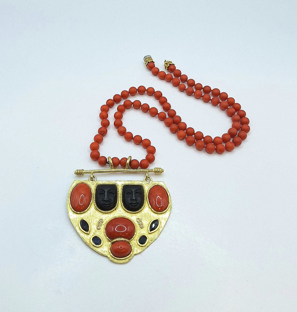 Collana coralli pietre diamantini con chiusura e centro oro