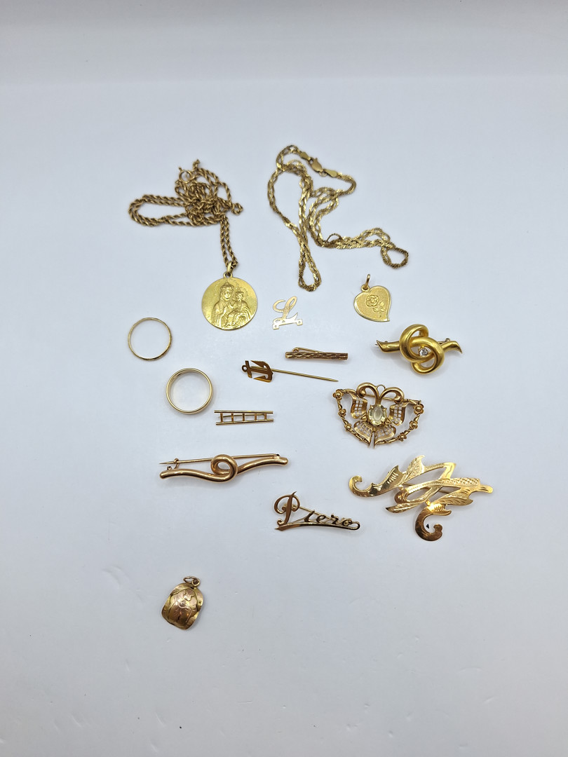 Vari oggetti in oro pietre 