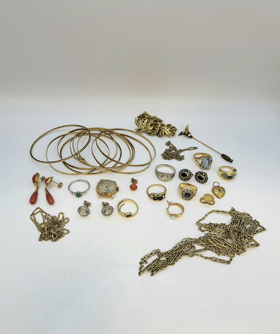 Vari oggetti oro diamantini pietre