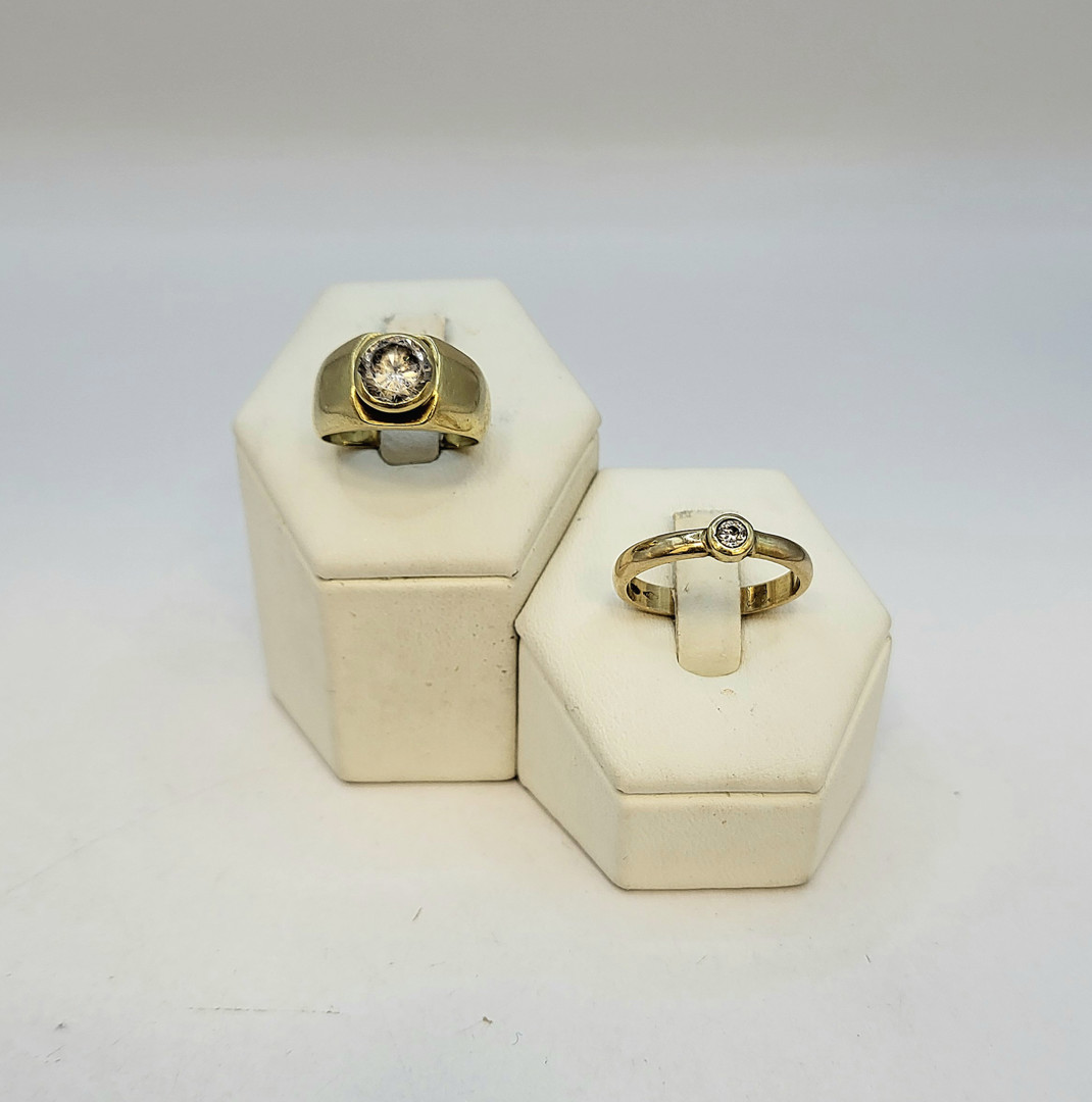 Due anelli oro pietre