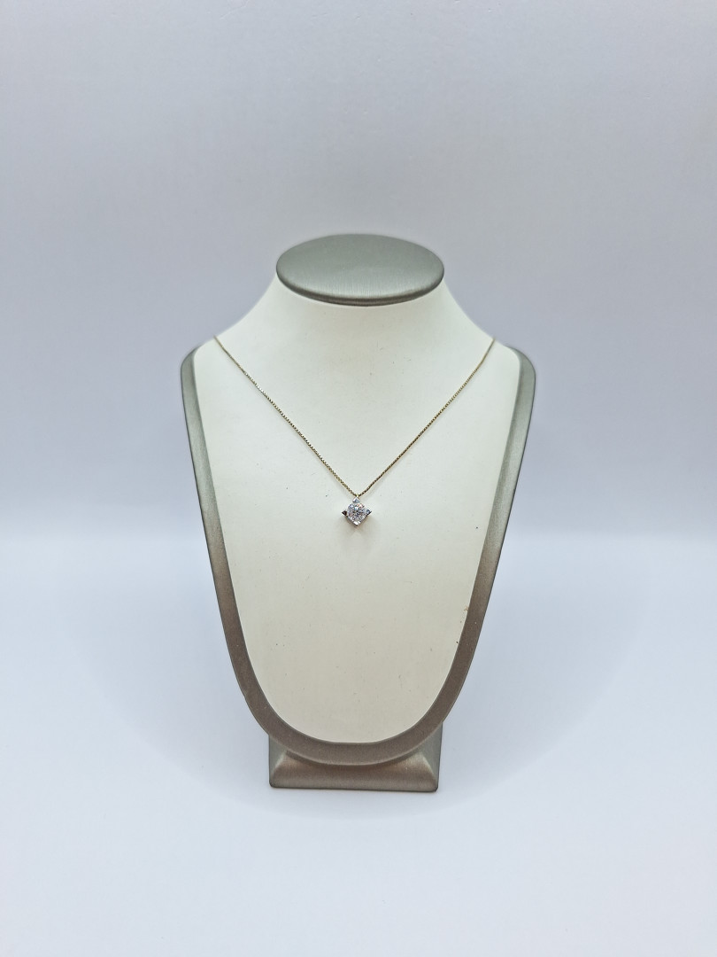 Catenina con ciondolo oro diamante