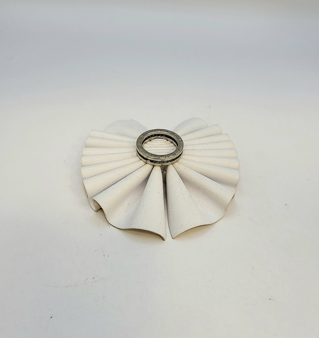 Anello a firma Bulgari oro diamantini 