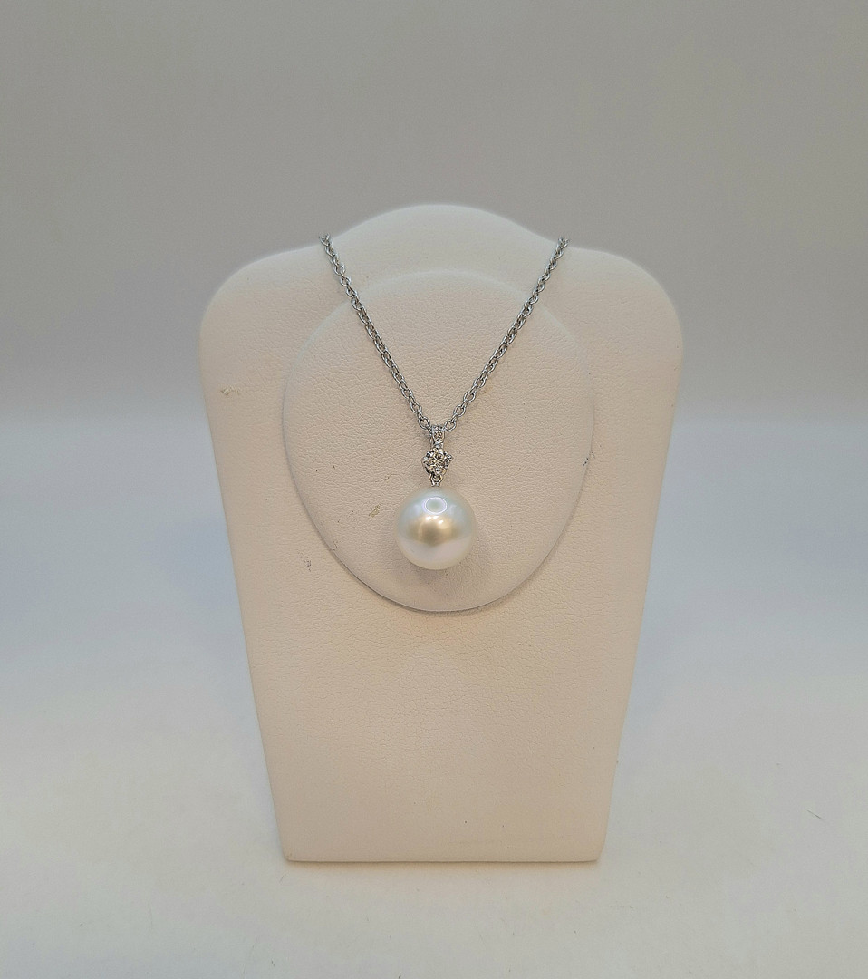 Catenina con ciondolo oro diamantini perla 