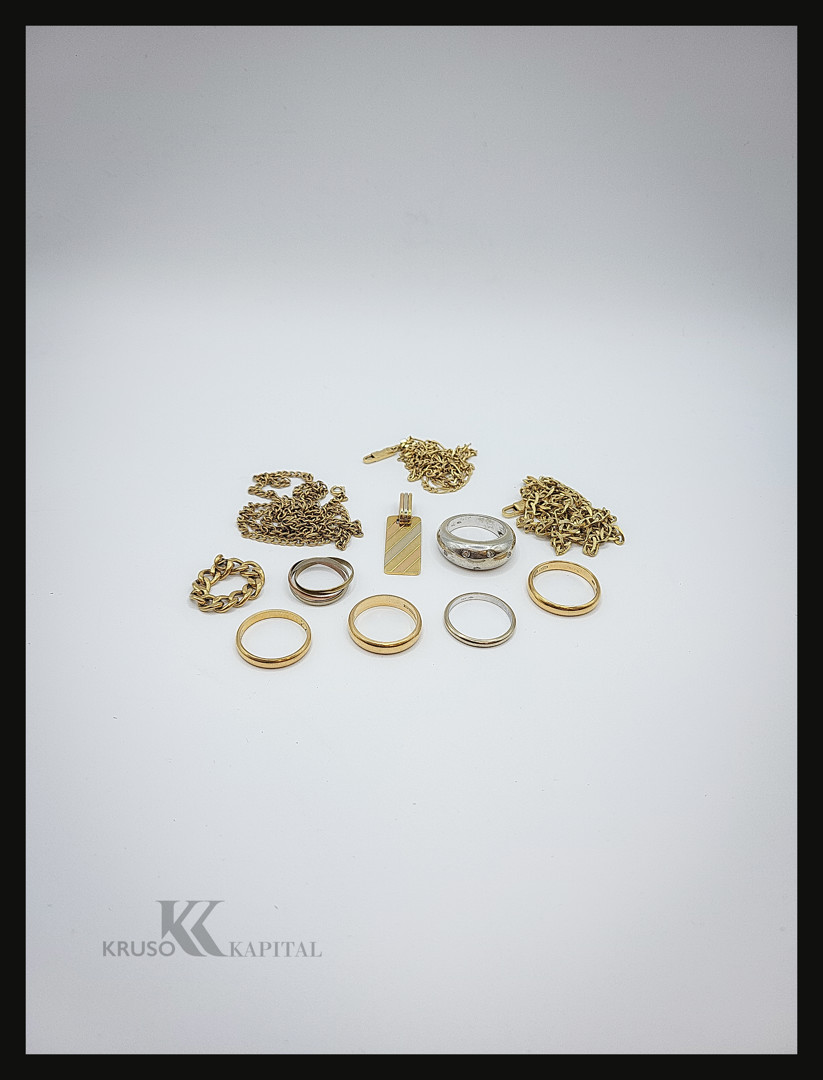 Vari oggetti in oro diamanti