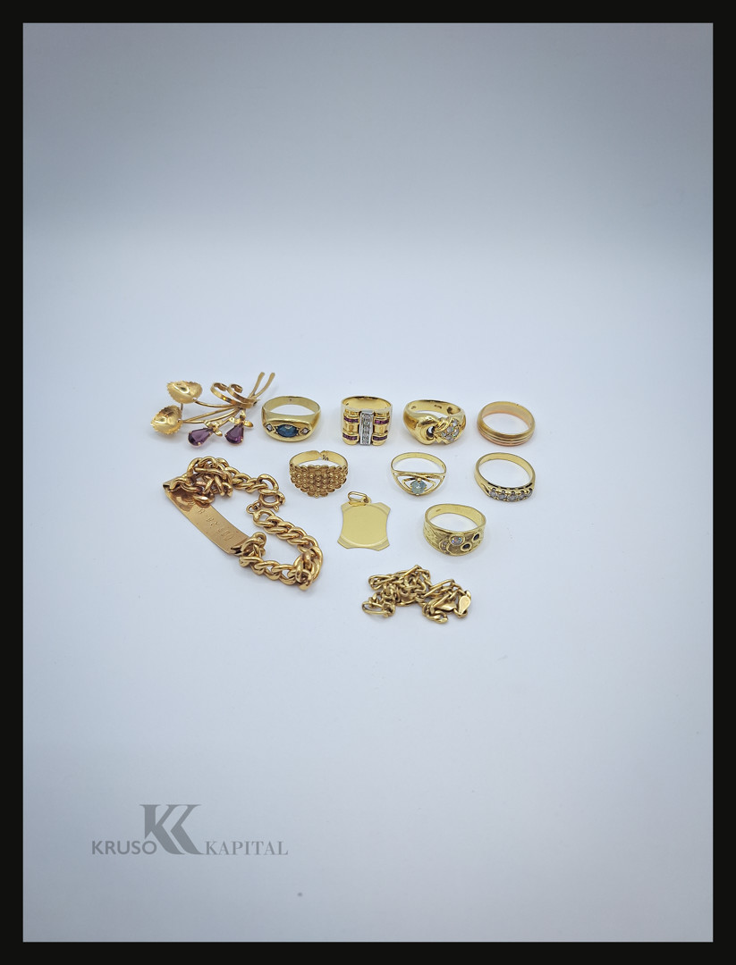 Vari oggetti in oro pietre diamantini 