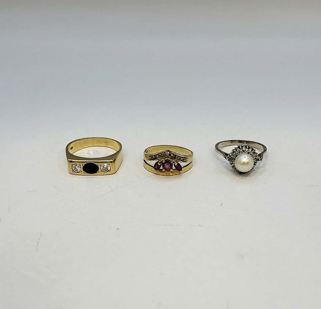 Tre anelli oro perla diamantini pietre