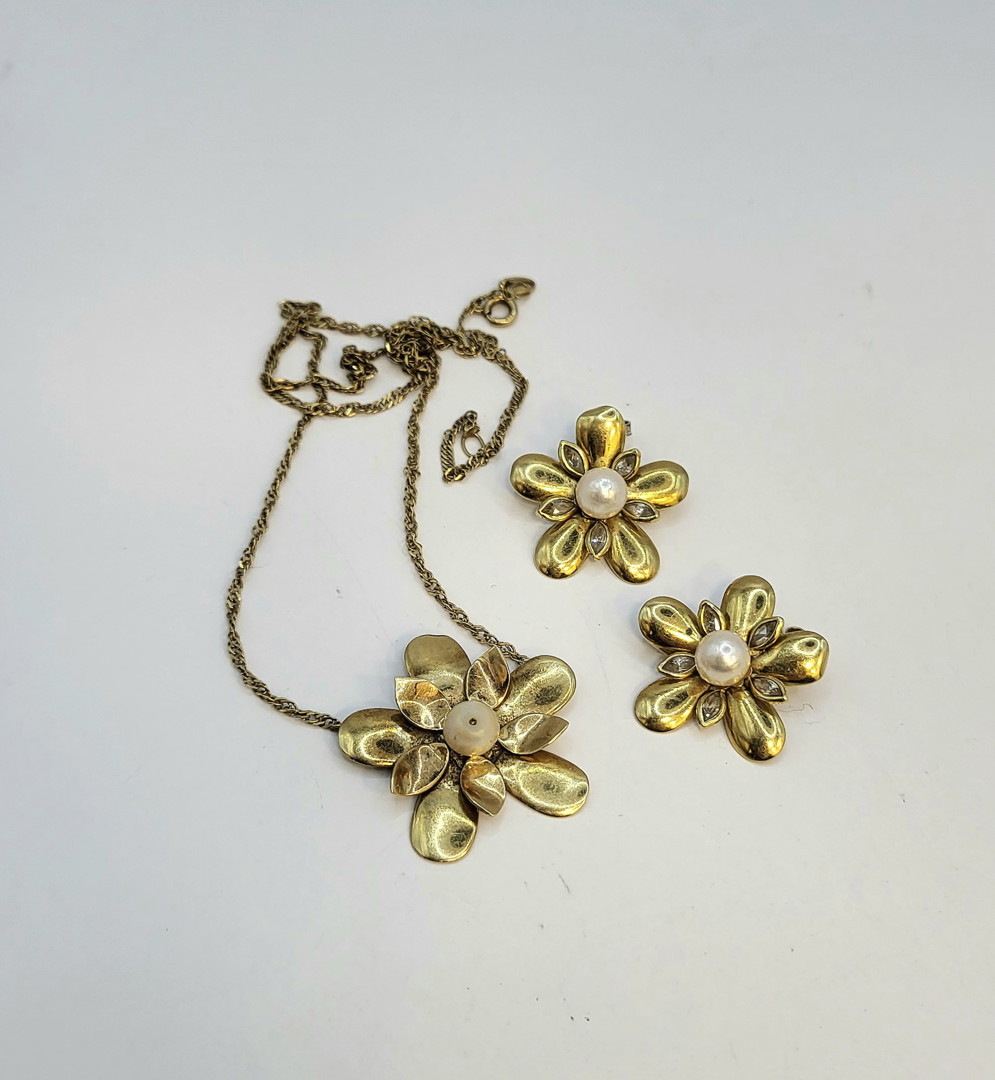 Collana e un paio orecchini oro pietre perle 