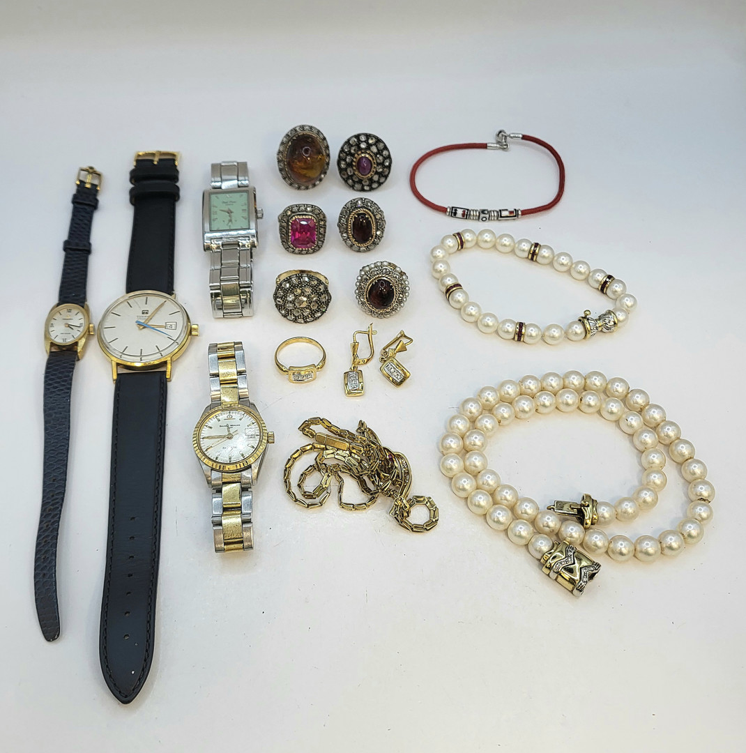 Vari oggetti in oro argento pietre diamantini perline perle 