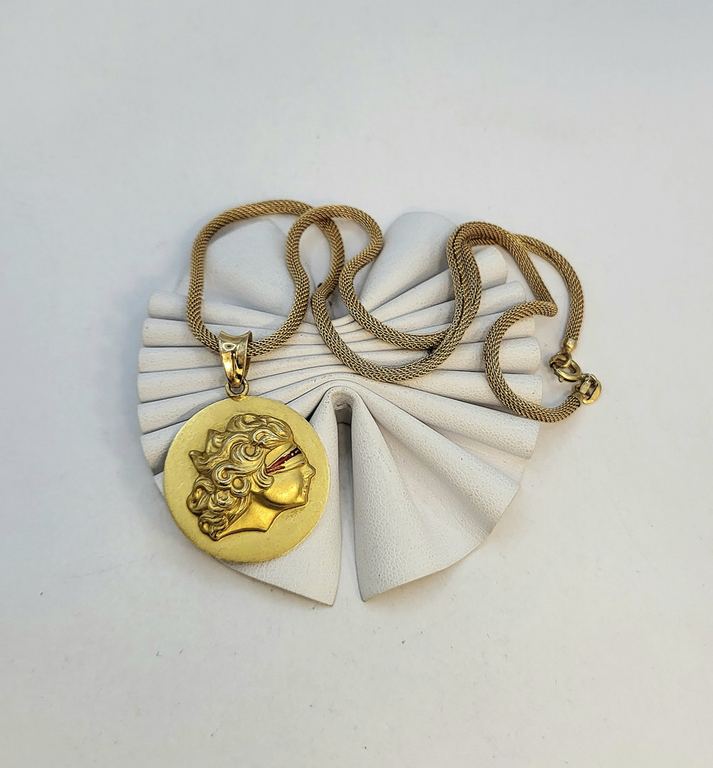 Collana e ciondolo oro