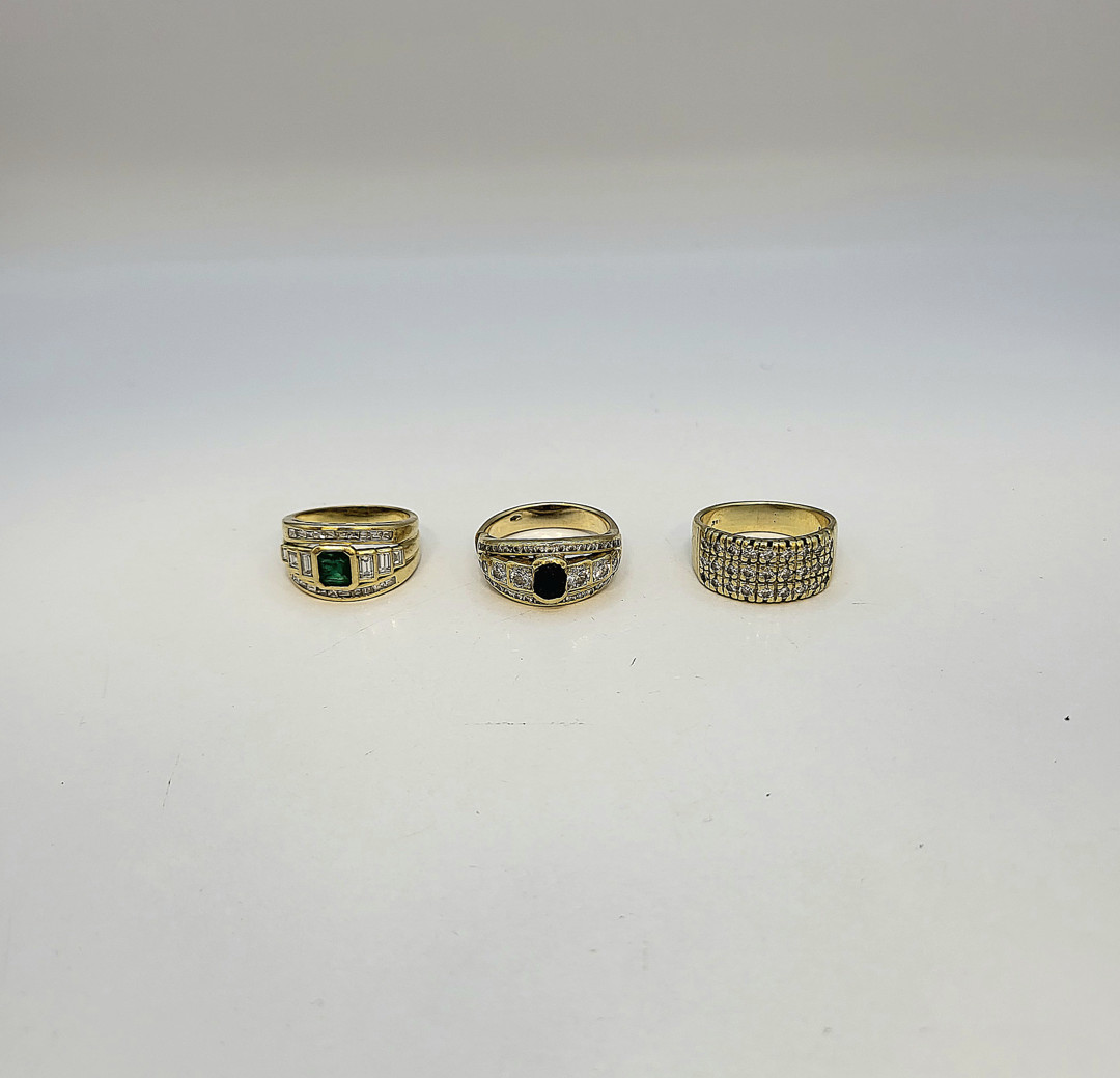 Tre anelli oro pietre diamanti