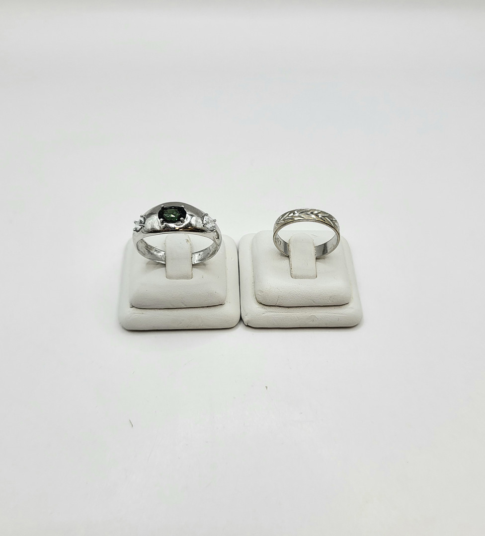 Due anelli oro pietre