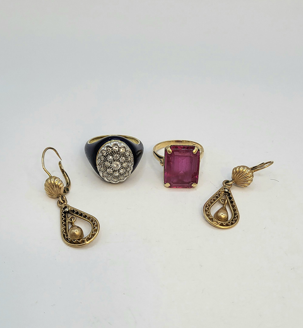 Vari oggetti oro argento diamanti pietre smalto 