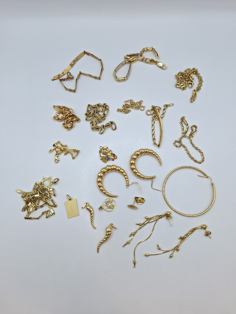 Vari oggetti in oro 