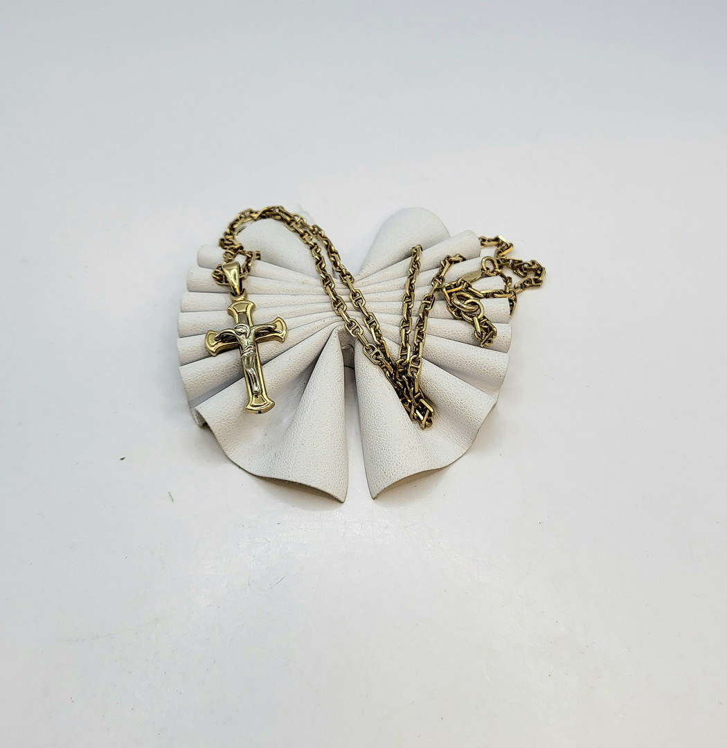 Collana e croce oro