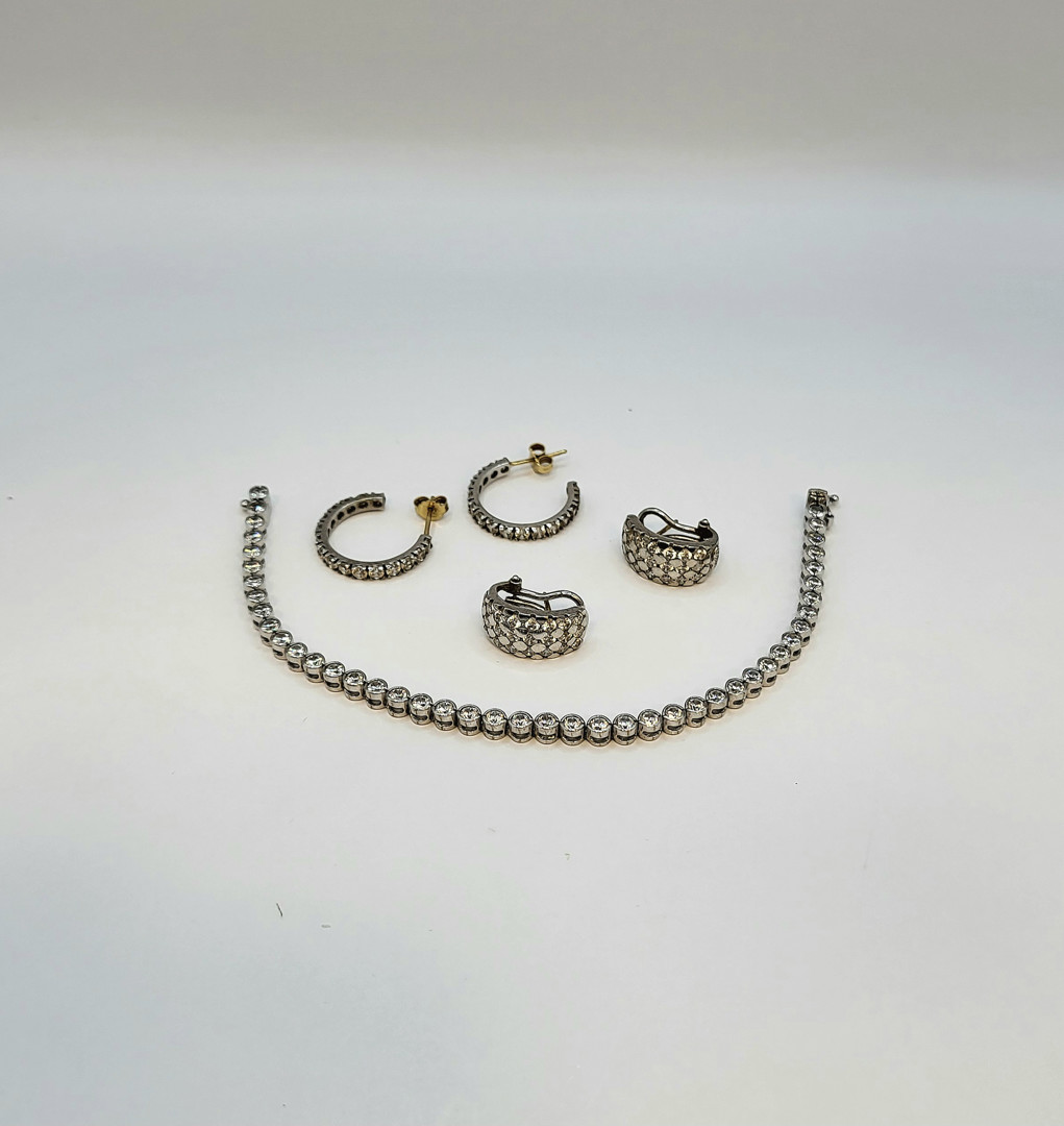 Bracciale e paio orecchini oro pietre