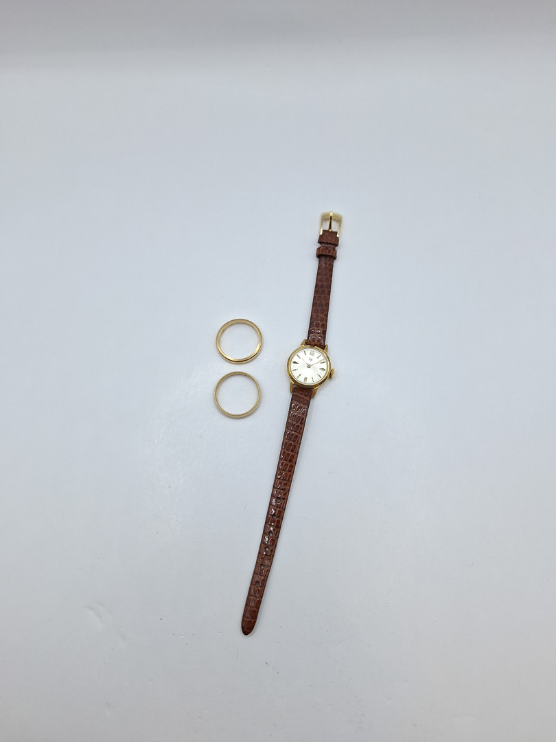 Due anelli e orologio in oro 