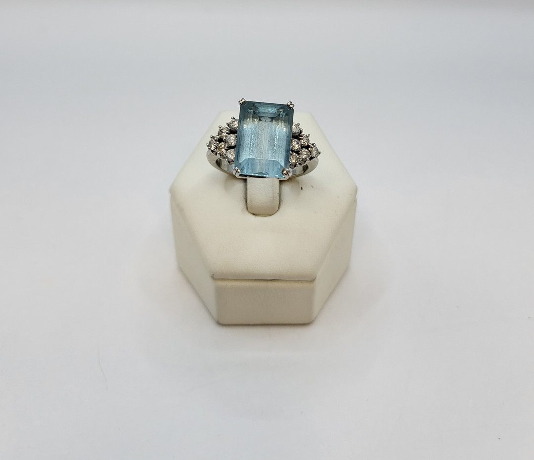 Anello oro pietra diamantini