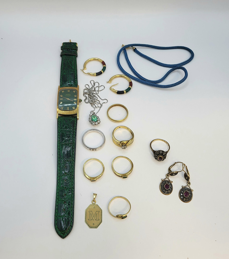 Oggetti in oro orologio oro e pelle