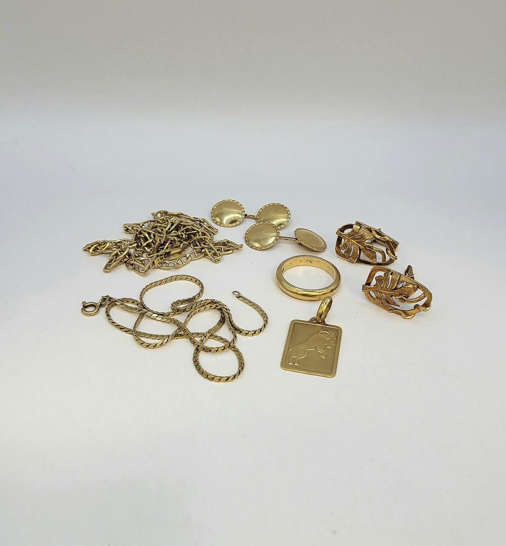 Vari oggetti in oro 