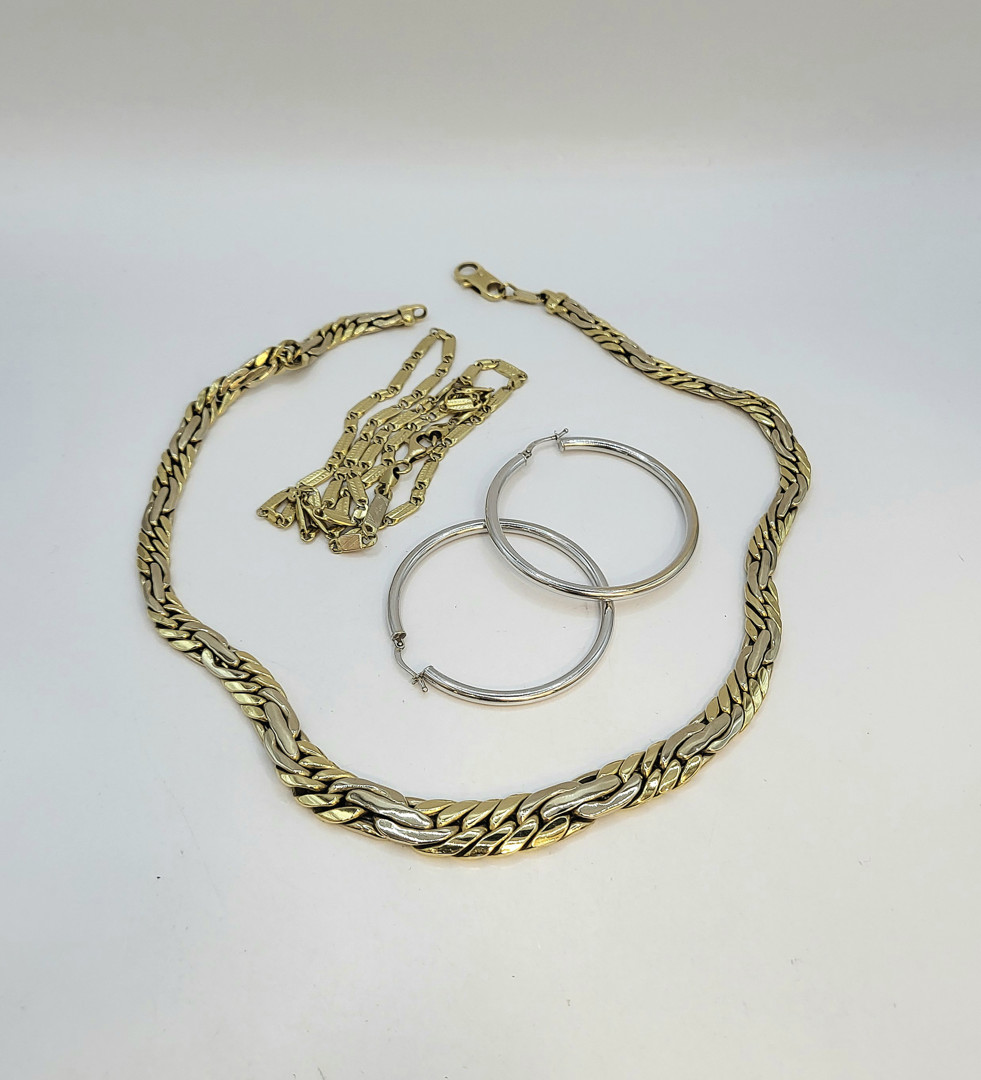 Catena collana e un paio di orecchini oro 