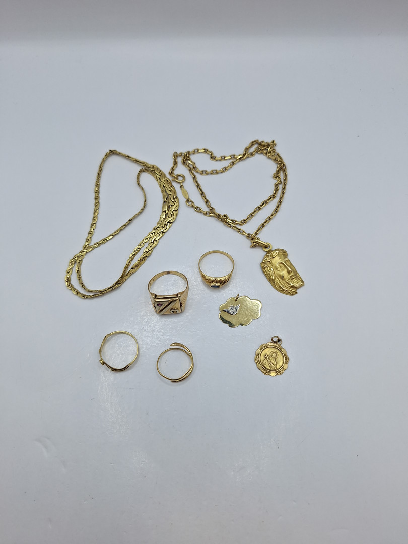 Vari oggetti in oro pietre 
