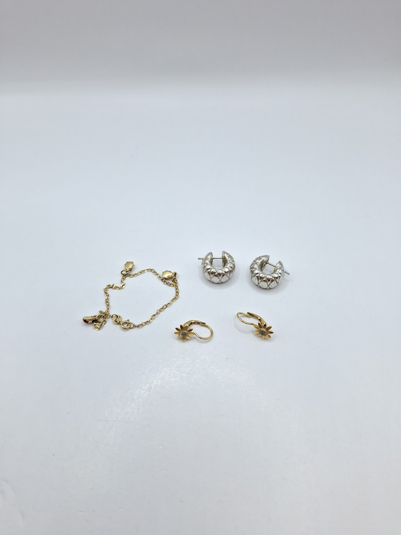 Bracciale e due paia di orecchini oro 