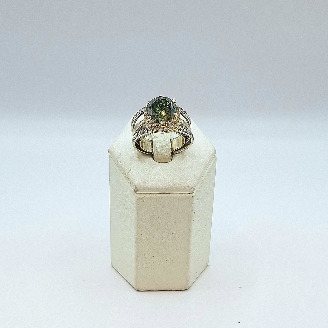 Anello oro con diamante e diamantini