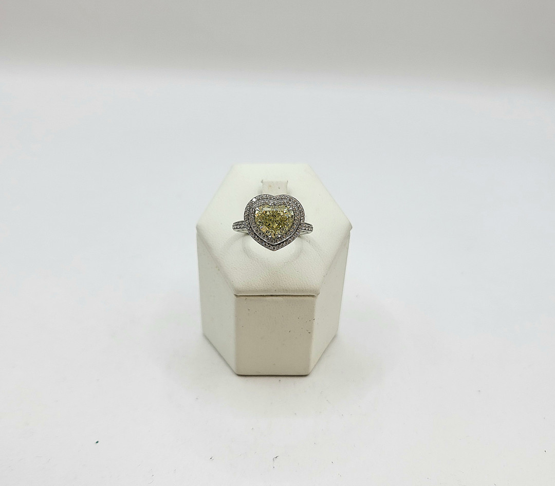 Anello oro con diamante