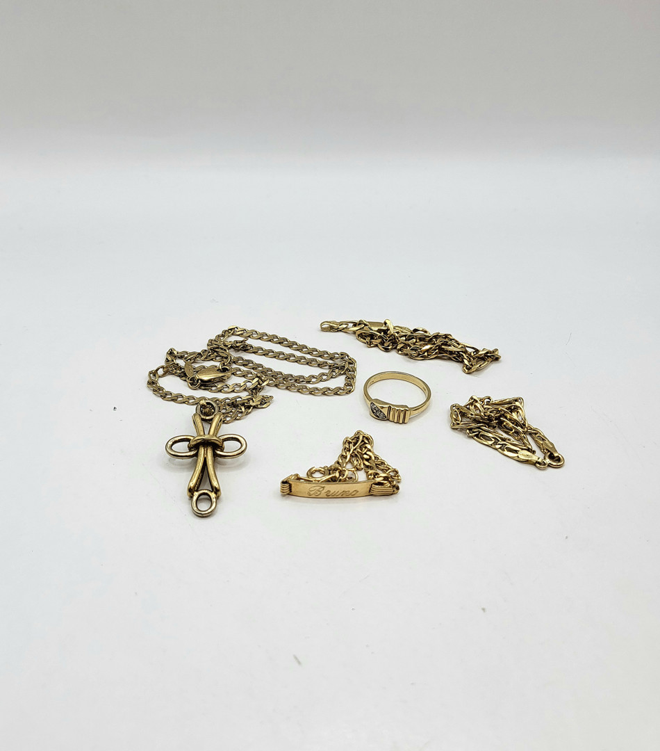 Vari oggetti oro pietre