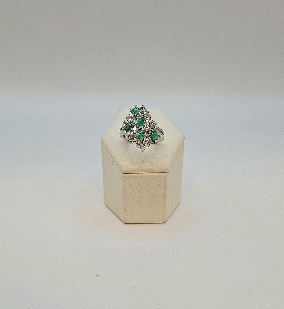 Anello oro diamanti pietre