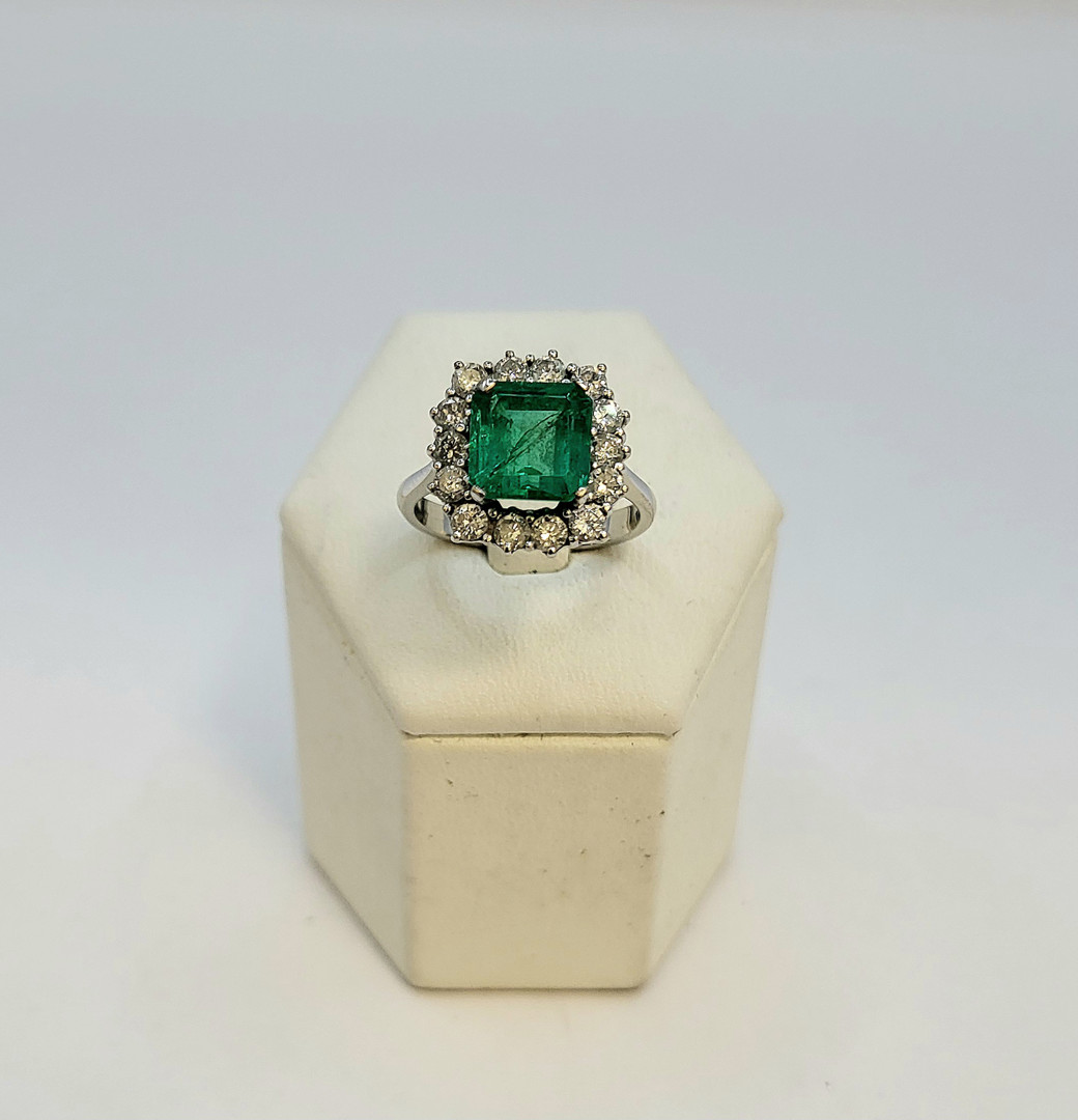 Anello oro pietra diamanti