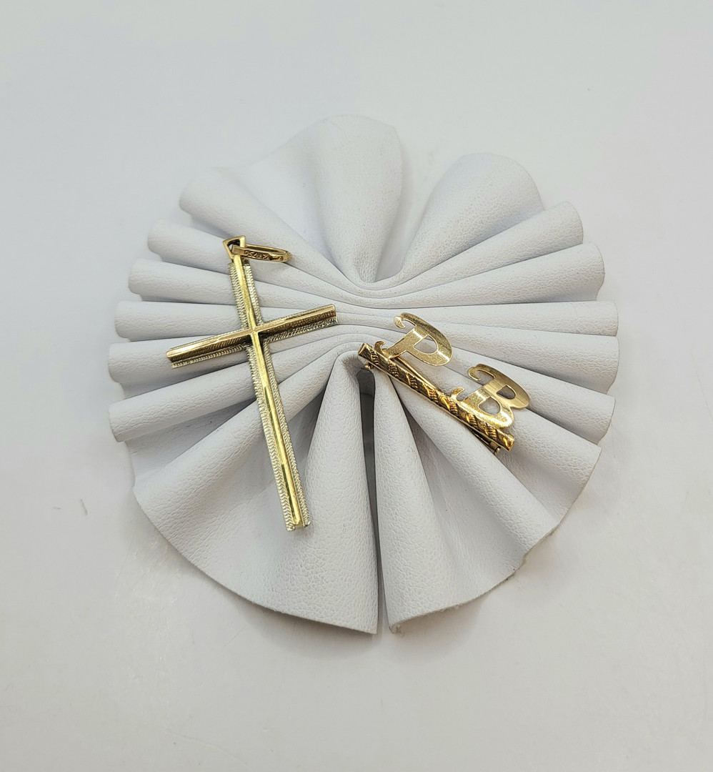 Croce e spilla oro