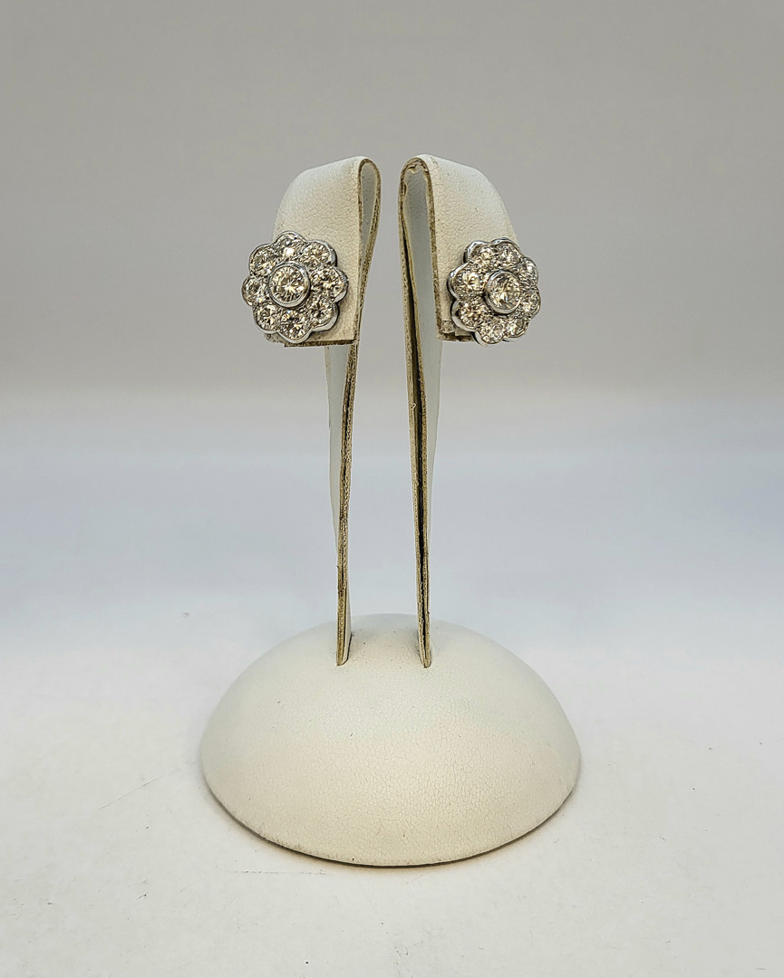 Paio orecchini oro diamanti