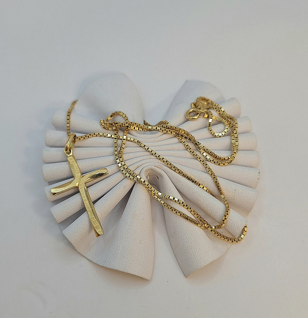 Collana e croce oro