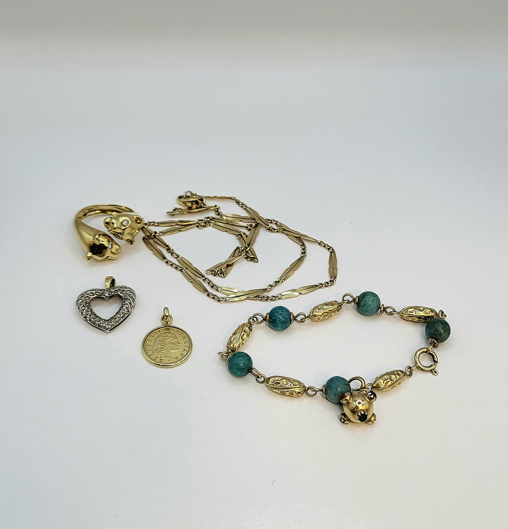 Vari oggetti oro pietre diamantini