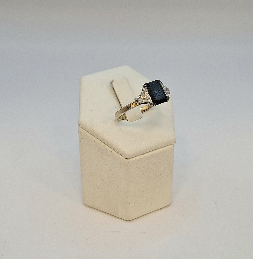 Anello oro pietra diamanti