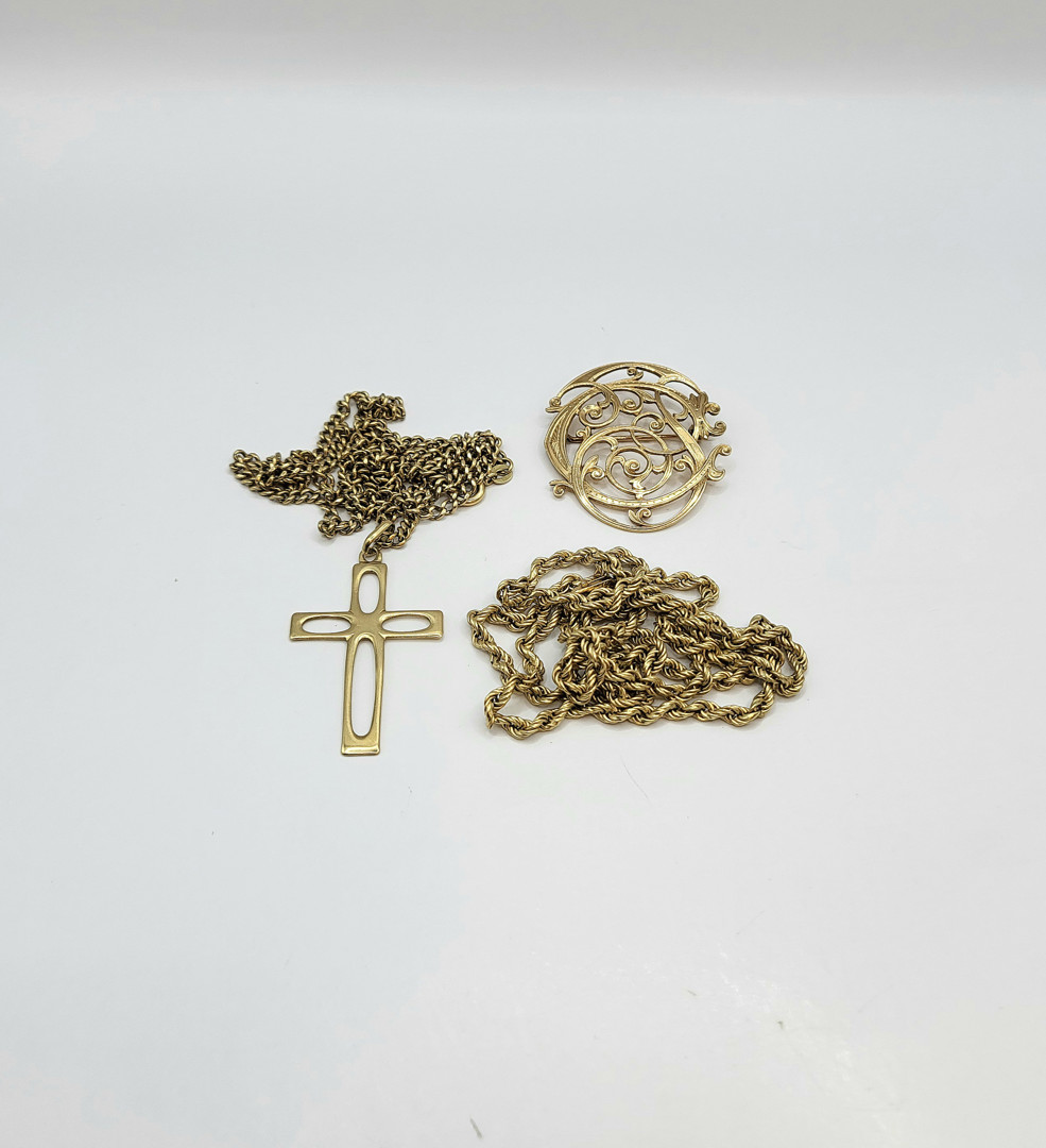 Due colla spilla e croce oro 