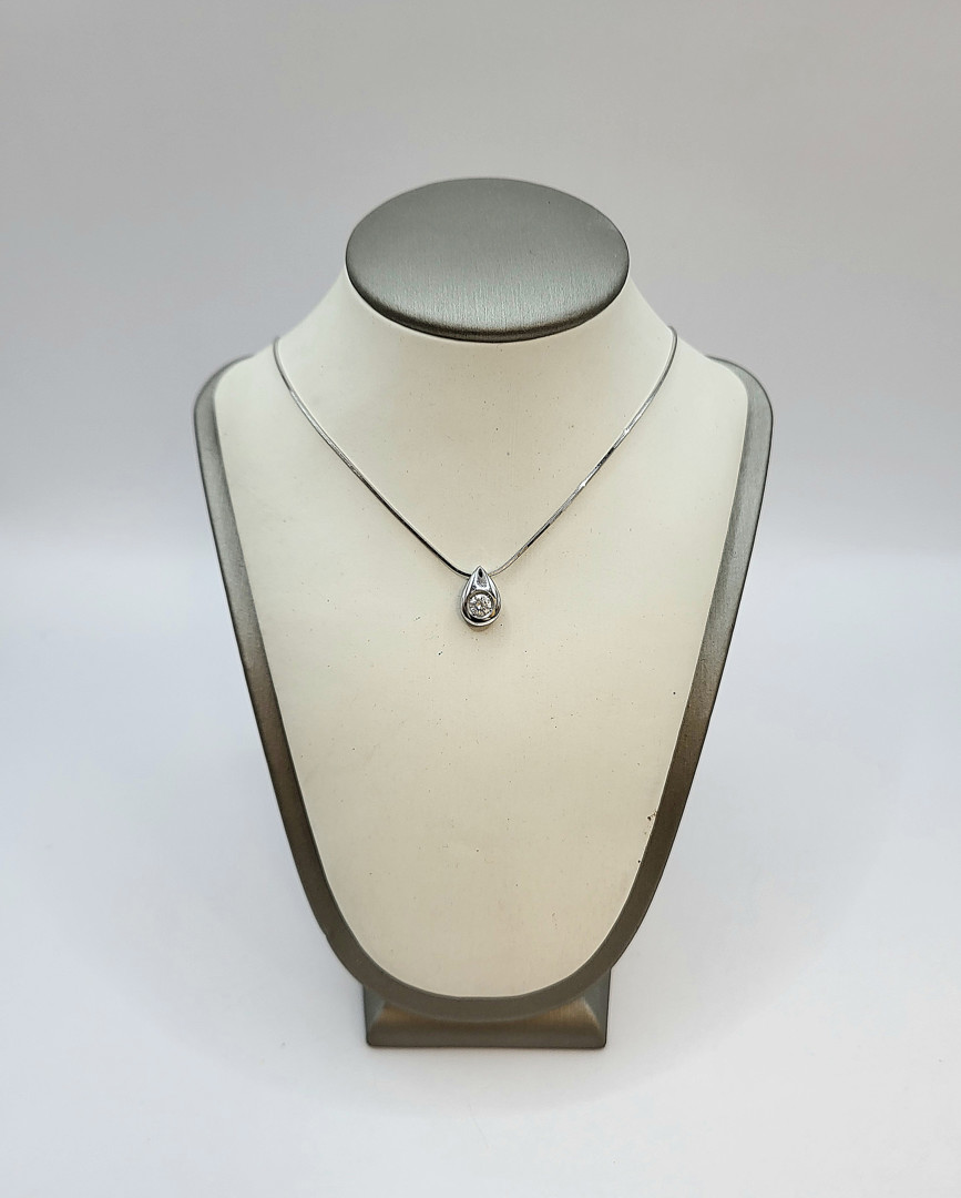 Catenina e ciondolo oro diamante