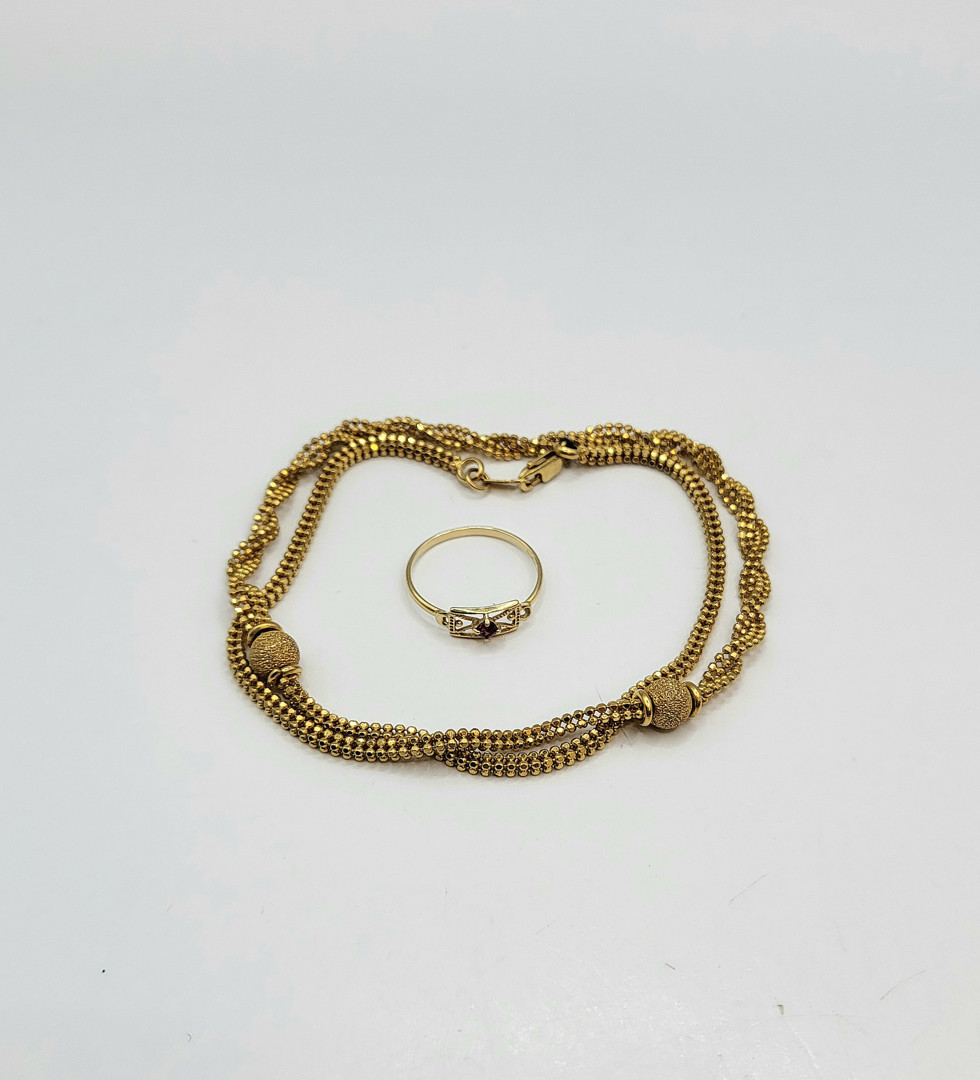 Collana e anello oro pietre
