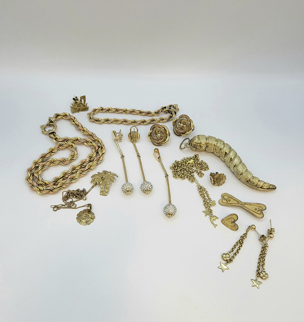 Vari oggetti oro pietre 