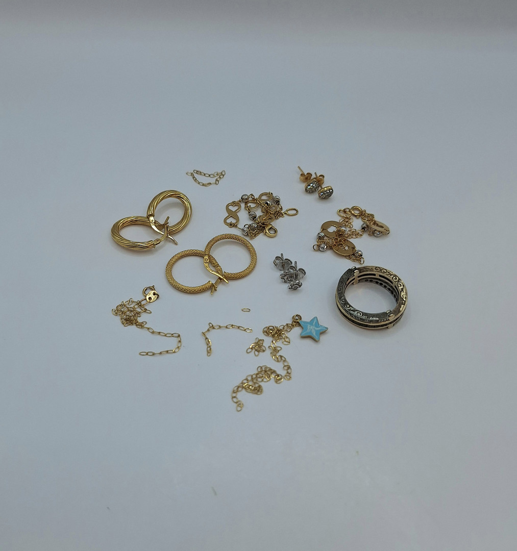 Vari oggetti oro argento pietre diamantini 