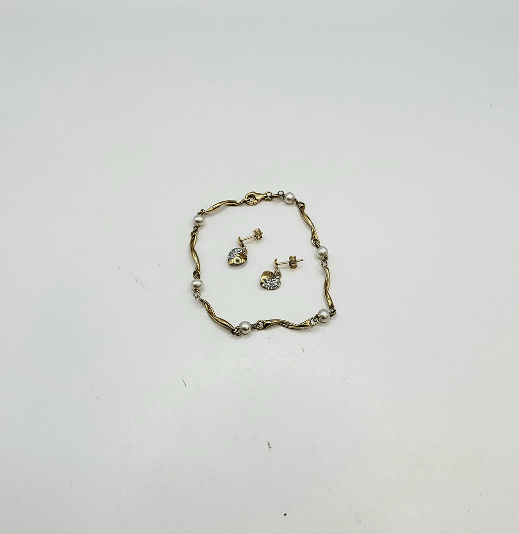 Bracciale e un paio orecchini oro pietre perle 