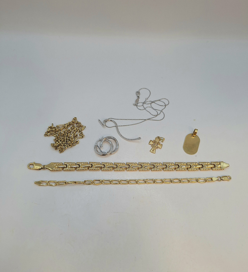 Vari oggetti in oro 
