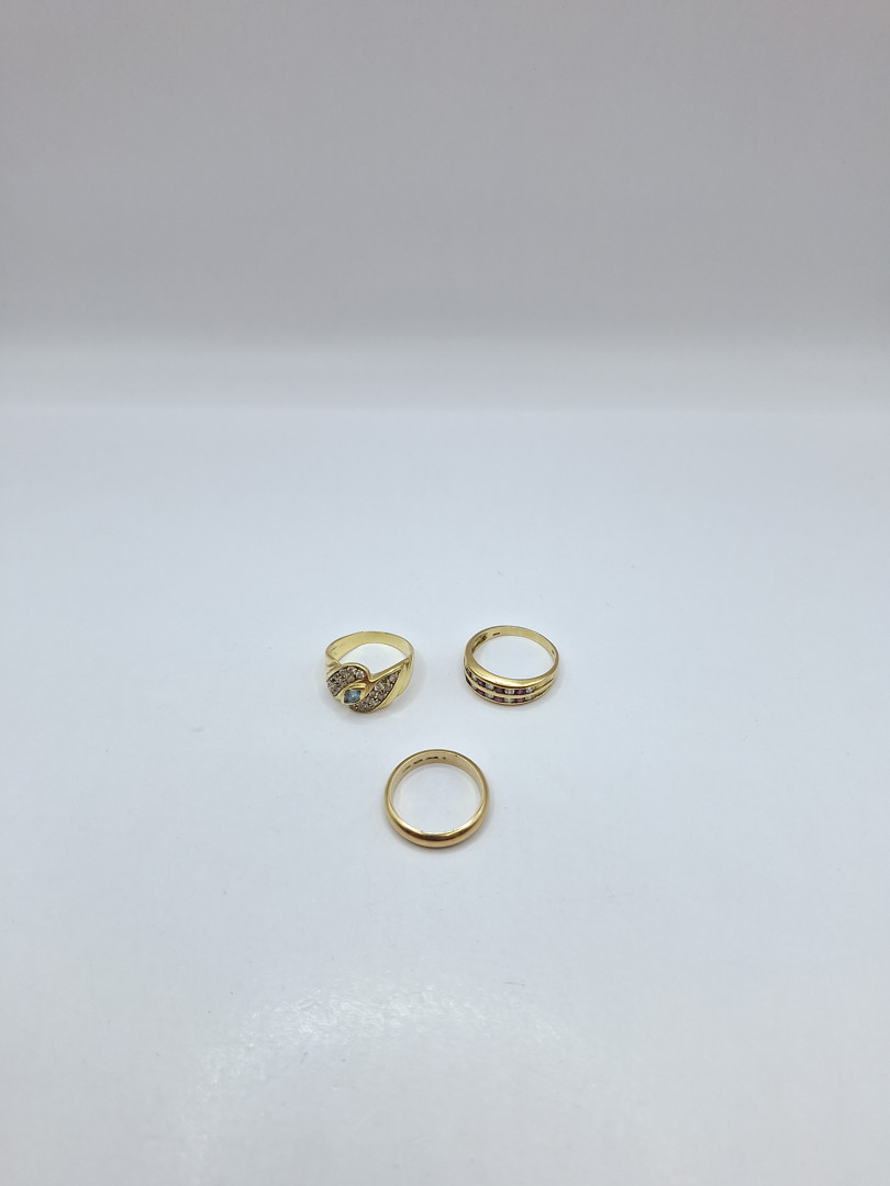 Tre anelli in oro pietre