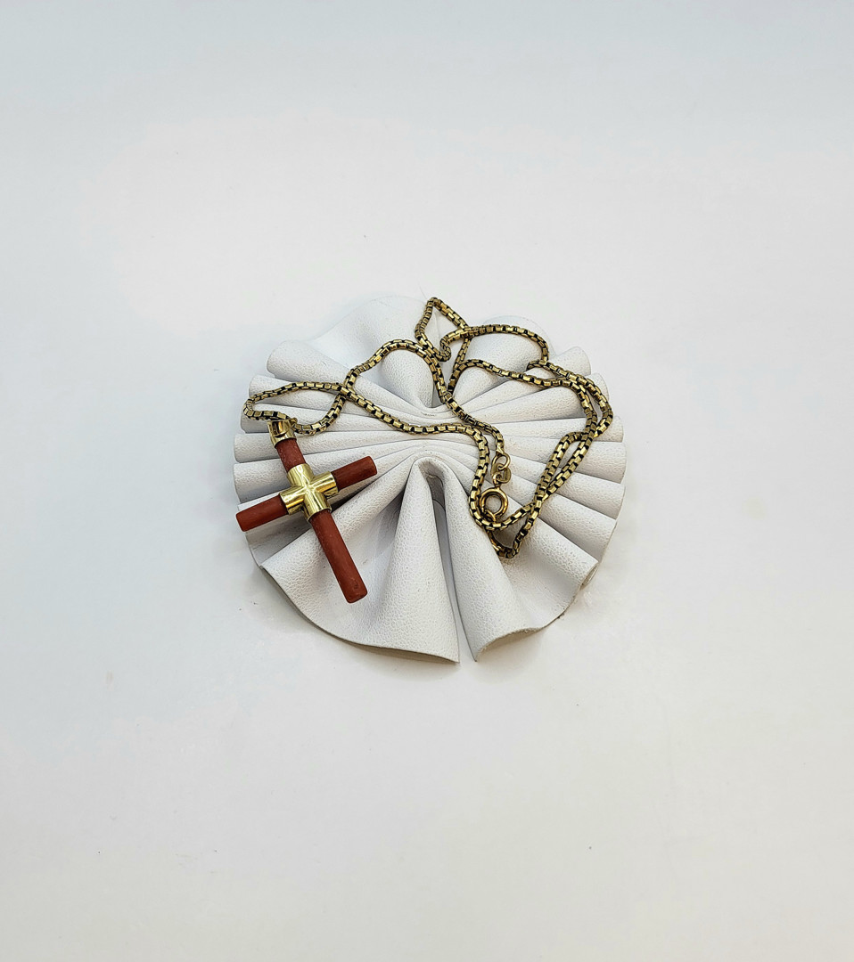 Collana e ciondolo oro pietre